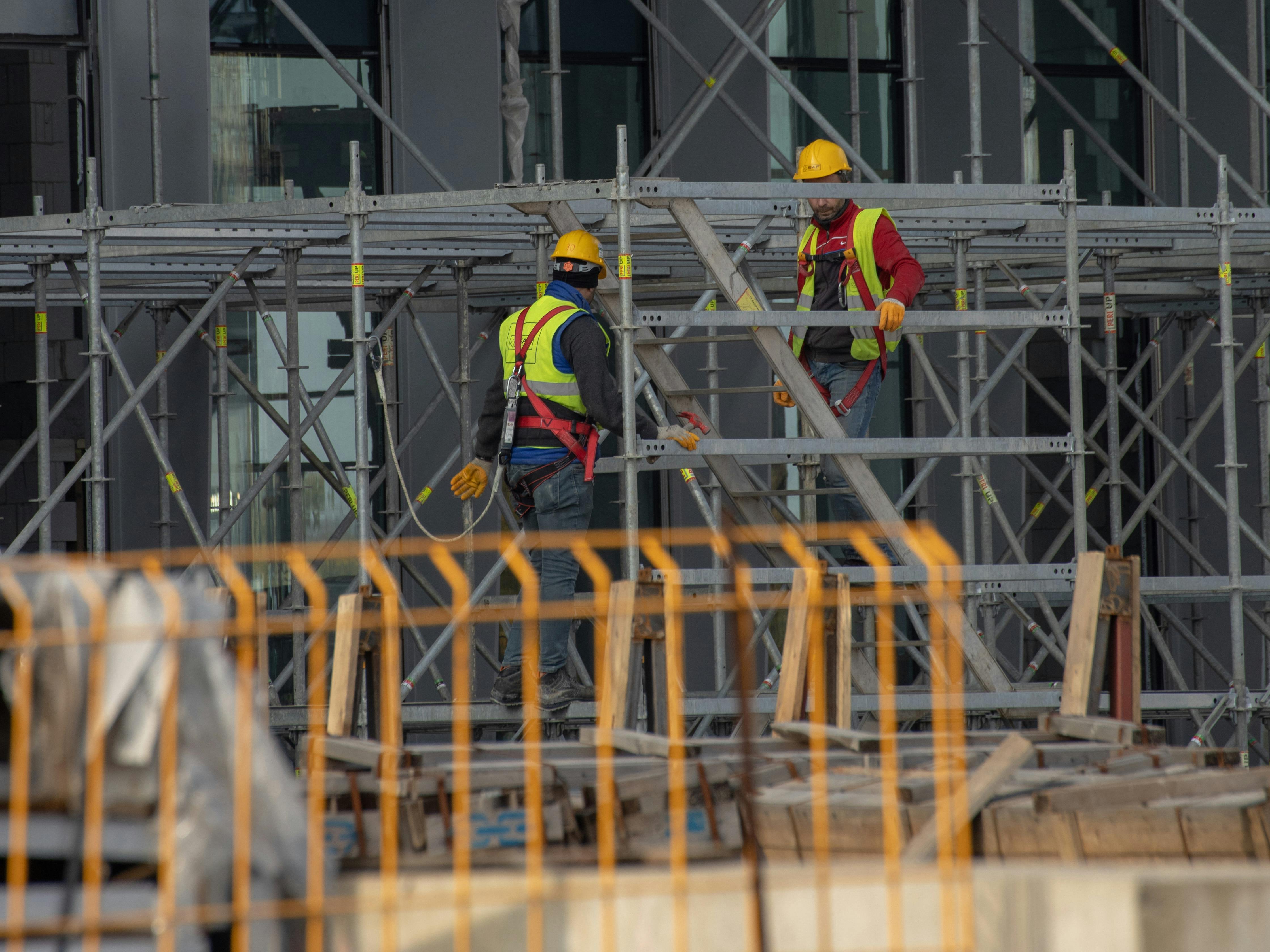 Scaffolding equipment